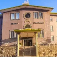 جذب یک آشپز ماهر، دو گارسون و دو نیروی پذیرش هتل