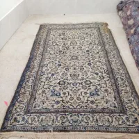 قالی یزدی دستباف گوشه اش سوخته کمی