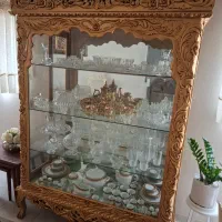 ویترین با چوب گردو