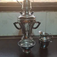 سماور برقی قدیمی استیل کوچک همراه با ستش