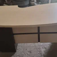 میز و‌کتابخانه