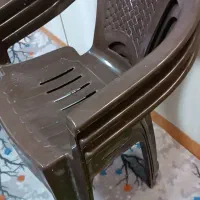 فروش چهار عدد صندلی پلاستیکی سالم بزرگ‌