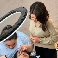 آموزش و خدمات اکستنشن مژه ولیفت با قیمت پارسال