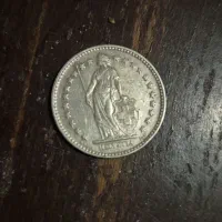 تعدادی سکه نقره و تعدادی یادبودی