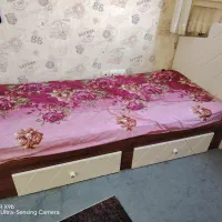 تخت نوجوان همراه با تشک خودش