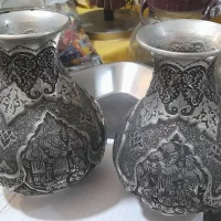 یک جفت گلدان مسی قلم زنی زیبا امضاء دار|کلکسیون اشیاء عتیقه|اصفهان, خواجو|دیوار