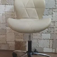صندلی میکاپ و ۲ عدد صندلی آرایشگاهی