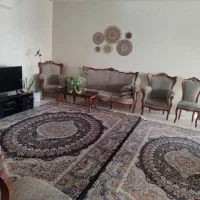 با سلام مبل استیل چوب گردو ساخته شده