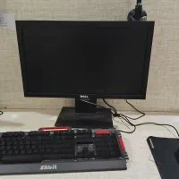 هشت سیستم کامپیوتر (چهار به چهار) برای گیم نت.