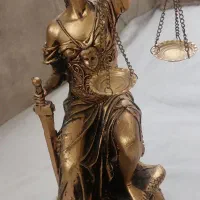 مجسمه عدالت تو