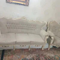 مبل در حد نو هفت نفره سه عدد میز عسلی