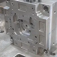 اپراتور دستگاه CNC کار با پاورمیل