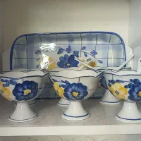 بستنی خوری و لیوان