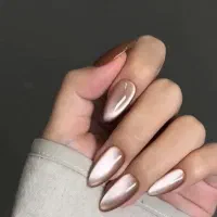 کاشت ناخن درسالن ۳۰۰