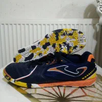 تعدادی کفش سالن