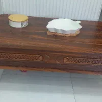 میز بزرگ جلو مبلی
