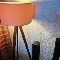 آباژور ایستاده