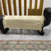 مجسمه کنار سالنی