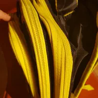 کیف مدرسه|کیف، کفش، کمربند|اصفهان, باغ زرشک|دیوار