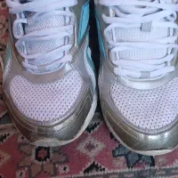 کتونی مارک reebok و نیم پوت