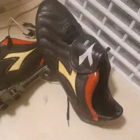 کفش فوتبالی پا نخورده سایز ۴۲