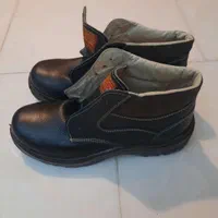 کفش کار سایز 44 و 45|کیف، کفش، کمربند|میانه, |دیوار