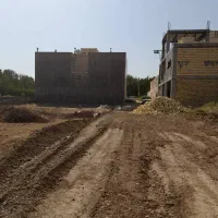 یک قطعه زمین واقع در نطنز