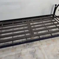 تخت خواب فلزی یک نفره کفی فلزی محکم سالم تمیز آبی
