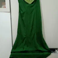 مقداری لباس تمیز ومرتب|لباس|نیشابور, گنبد سبز|دیوار