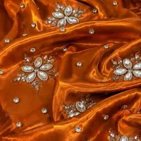 پارچه اطلسی یا هر پارچه سنگ کاریش پذیرفته میشه