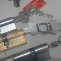 قفل درب حیاط و مغزی|مصالح و تجهیزات ساختمان|مشهد, حسابی جنوبی (شهرک غرب)|دیوار