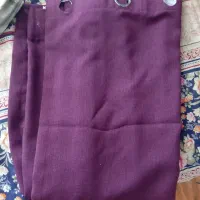 کنار پرده بنفش