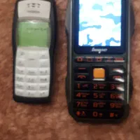 دو عدد گوشی  ۱۱۰۰  و  هوپی