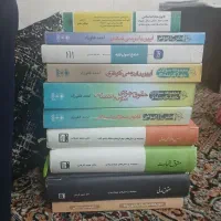 تعدادی کتاب حقوقی.