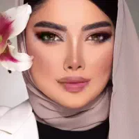 مدل لباس و میکاپ هستم