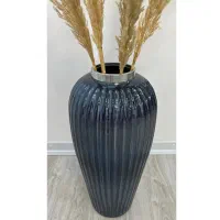 گلدان با گل