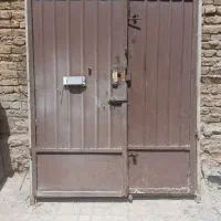 درب اهنی .حیاطدر