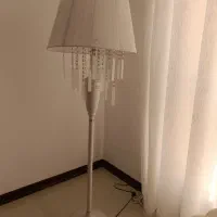 آباژور ایستاده