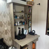 میز تحریر با کشوی کیبورد و قفسه کتاب