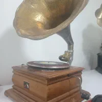 گرامافون چهار گوش اولی هندلی