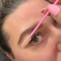 آموزش تخصصی میکروبلیدینگ و شیدینگ لب