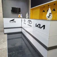 استخدام منشی در نمایشگاه خودرو