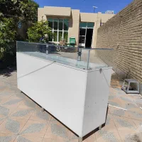 دو عدد ویترین ام دی آف پایه استیل و شیشه رو کار|فروشگاه و مغازه|شیراز, شریف‌آباد|دیوار