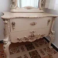 آیینه و کنسول