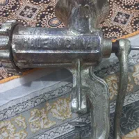 چرخ گوشت دستی آنتیک|کلکسیون اشیاء عتیقه|بهارستان, |دیوار