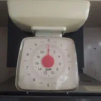 ترازو قدیمی سالم و تمیز