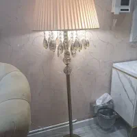 آباژور ایستاده