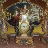 ساعت و شمعدان برنز