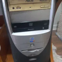 کیس و مونیتور کامپیوتر به همراه میز کاملا سالم