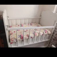 تخت کنار مادر